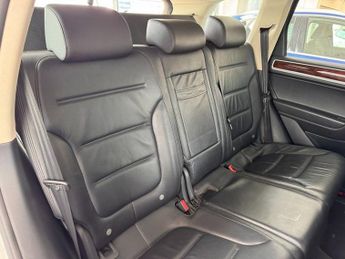 VOLKSWAGEN TOUAREG 3.0 TDI V6 BlueMotion Tech SE SUV 5dr Diesel Tiptronic 4WD Euro 
