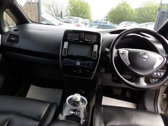 NISSAN LEAF 24kWh Tekna Hatchback 5dr Electric Auto (107 bhp)