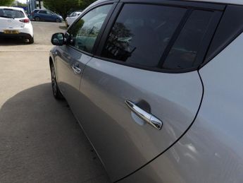 NISSAN LEAF 24kWh Tekna Hatchback 5dr Electric Auto (107 bhp)
