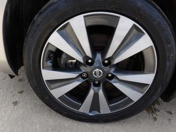 NISSAN LEAF 24kWh Tekna Hatchback 5dr Electric Auto (107 bhp)