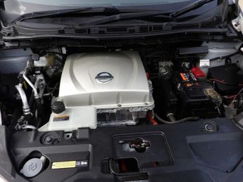 NISSAN LEAF 24kWh Tekna Hatchback 5dr Electric Auto (107 bhp)