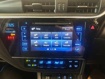 TOYOTA AURIS 1.8 VVT-h Excel Hatchback 5dr Petrol Hybrid CVT Euro 6 (s/s) (Sa