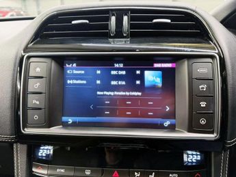 JAGUAR F-PACE 2.0 D180 R-Sport SUV 5dr Diesel Auto AWD Euro 6 (s/s) (180 ps)