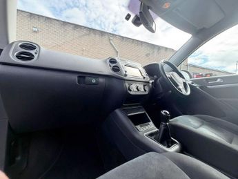 VOLKSWAGEN TIGUAN 2.0 TDI BlueMotion Tech Sport SUV 5dr Diesel Manual 2WD Euro 5 (