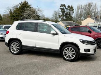 VOLKSWAGEN TIGUAN 2.0 TDI BlueMotion Tech Sport SUV 5dr Diesel Manual 2WD Euro 5 (
