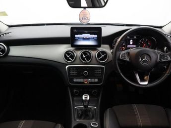 MERCEDES-BENZ GLA CLASS 1.6 GLA180 Urban Edition SUV 5dr Petrol Manual Euro 6 (s/s) (122