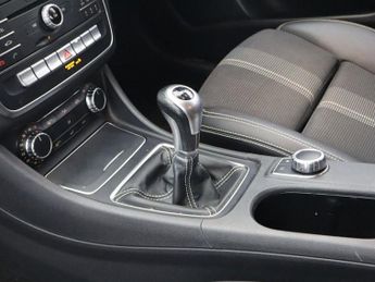 MERCEDES-BENZ GLA CLASS 1.6 GLA180 Urban Edition SUV 5dr Petrol Manual Euro 6 (s/s) (122