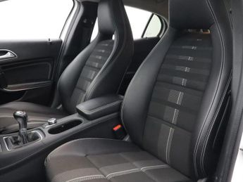 MERCEDES-BENZ GLA CLASS 1.6 GLA180 Urban Edition SUV 5dr Petrol Manual Euro 6 (s/s) (122
