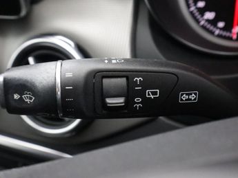 MERCEDES-BENZ GLA CLASS 1.6 GLA180 Urban Edition SUV 5dr Petrol Manual Euro 6 (s/s) (122