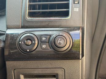 CHEVROLET CAPTIVA 2.2 VCDi LTZ SUV 5dr Diesel Auto 4WD Euro 5 (7 Seats) (184 ps)