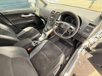 TOYOTA AURIS 1.8 VVT-h T Spirit Hatchback 5dr Petrol Hybrid CVT Euro 5 (s/s) 