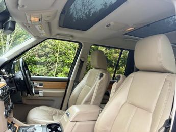 LAND ROVER DISCOVERY 4 3.0 SD V6 HSE SUV 5dr Diesel Auto 4WD Euro 5 (255 bhp)