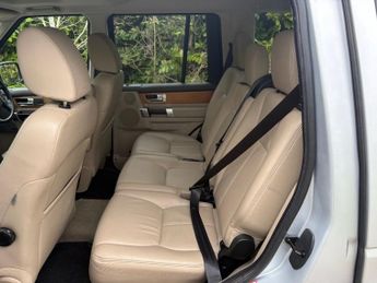 LAND ROVER DISCOVERY 4 3.0 SD V6 HSE SUV 5dr Diesel Auto 4WD Euro 5 (255 bhp)