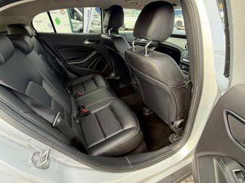 MERCEDES-BENZ GLA 1.6 GLA200 Sport (Executive) SUV 5dr Petrol 7G-DCT Euro 6 (s/s) 