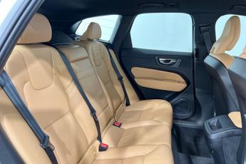 VOLVO XC60 2.0 D4 Momentum SUV 5dr Diesel Auto AWD Euro 6 (s/s) (190 ps)