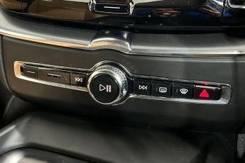 VOLVO XC60 2.0 D4 Momentum SUV 5dr Diesel Auto AWD Euro 6 (s/s) (190 ps)