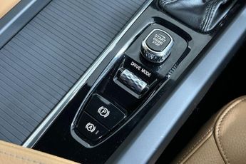 VOLVO XC60 2.0 D4 Momentum SUV 5dr Diesel Auto AWD Euro 6 (s/s) (190 ps)