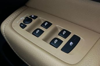 VOLVO XC60 2.0 D4 Momentum SUV 5dr Diesel Auto AWD Euro 6 (s/s) (190 ps)