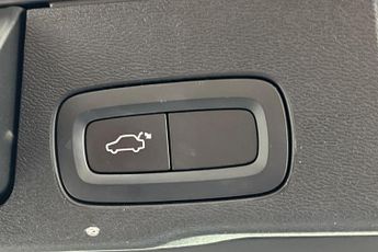 VOLVO XC60 2.0 D4 Momentum SUV 5dr Diesel Auto AWD Euro 6 (s/s) (190 ps)