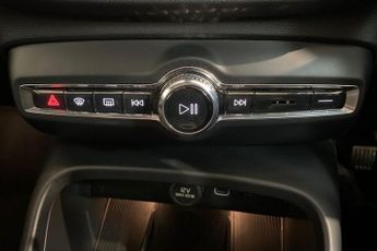 VOLVO C40 Recharge 69kWh Ultimate SUV 5dr Electric Auto (231 ps) Panoramic