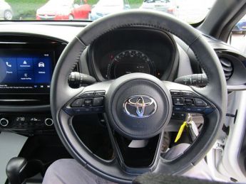 TOYOTA AYGO X 1.0 VVT-i Edge Hatchback 5dr Petrol Automatic x-shift Euro 6 (s/