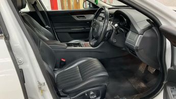 JAGUAR XF 2.0i Portfolio GPF Sportbrake 5dr Petrol Auto Euro 6 (s/s) (250 