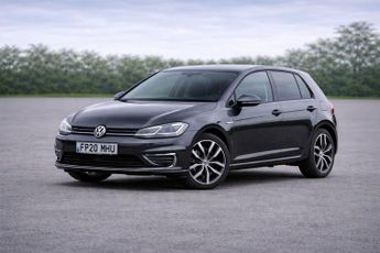 Volkswagen Golf 35.8kWh e-Golf Hatchback 5dr Electric Auto (136 ps)