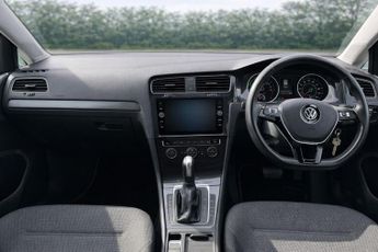 VOLKSWAGEN E-GOLF 35.8kWh e-Golf Hatchback 5dr Electric Auto (136 ps)
