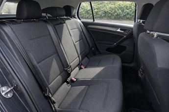VOLKSWAGEN E-GOLF 35.8kWh e-Golf Hatchback 5dr Electric Auto (136 ps)