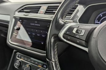 VOLKSWAGEN TIGUAN 2.0 TDI R-Line SUV 5dr Diesel DSG 4Motion Euro 6 (s/s) (150 ps)