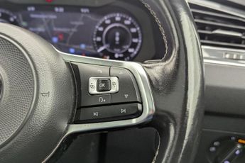 VOLKSWAGEN TIGUAN 2.0 TDI R-Line SUV 5dr Diesel DSG 4Motion Euro 6 (s/s) (150 ps)