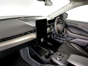 FORD MUSTANG MACH-E Standard Range 70kWh SUV 5dr Electric Automatic (269 ps)