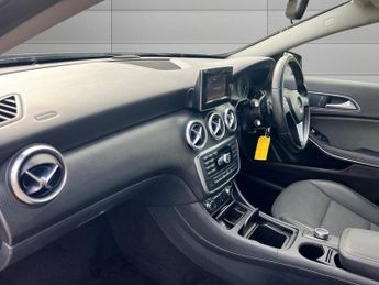 MERCEDES-BENZ A-CLASS 1.5 A180 CDI SE Hatchback 5dr Diesel 7G-DCT Euro 5 (s/s) (109 ps