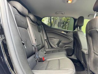 VAUXHALL ASTRA 1.4i Turbo GPF Elite Nav Hatchback 5dr Petrol Auto Euro 6 (s/s) 