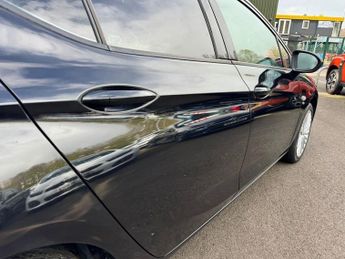 VAUXHALL ASTRA 1.4i Turbo GPF Elite Nav Hatchback 5dr Petrol Auto Euro 6 (s/s) 