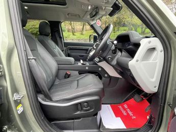LAND ROVER DEFENDER 2.0 FIRST EDITION 5d 237 BHP