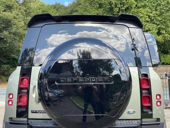 LAND ROVER DEFENDER 2.0 FIRST EDITION 5d 237 BHP