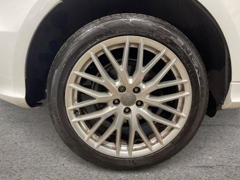 AUDI Q5 2.0 TDI S line Plus SUV 5dr Diesel S Tronic quattro Euro 5 (s/s)