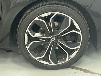 RENAULT CLIO 0.9 TCe Iconic Hatchback 5dr Petrol Manual Euro 6 (s/s) (90 ps) 