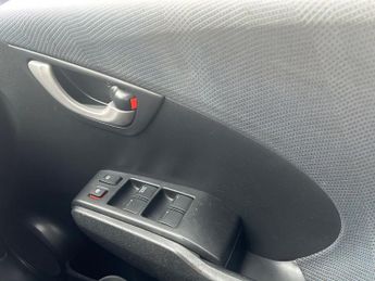 HONDA JAZZ 1.4 i-VTEC ES Hatchback 5dr Petrol i SHIFT Euro 4 (100 ps)