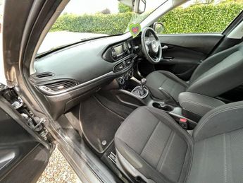 FIAT TIPO 1.4 T-Jet Lounge Hatchback 5dr Petrol Manual Euro 6 (s/s) (120 b