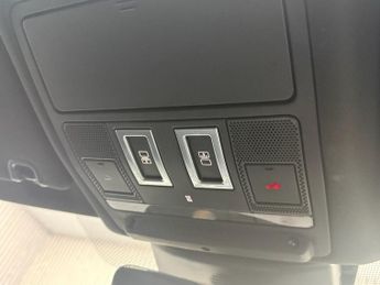 LAND ROVER DISCOVERY 3.0 SD V6 Landmark Edition SUV 5dr Diesel Auto 4WD Euro 6 (s/s) 