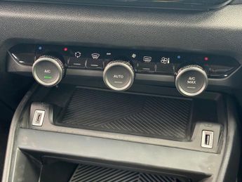 CITROEN e-C4 50kWh Sense Hatchback 5dr Electric Auto (7.4kW Charger) (136 ps)