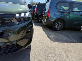 PEUGEOT e-Rifter 52kWh Allure Long MPV 5dr Electric Auto (7.4kW Charger) (136 ps)