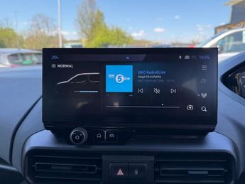 PEUGEOT e-Rifter 52kWh Allure Long MPV 5dr Electric Auto (7.4kW Charger) (136 ps)