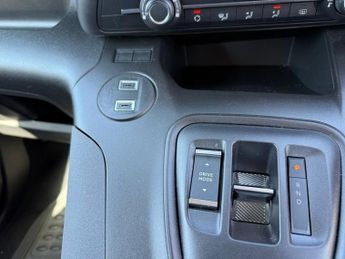 PEUGEOT e-Rifter 52kWh Allure Long MPV 5dr Electric Auto (7.4kW Charger) (136 ps)