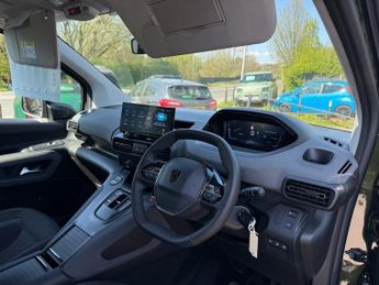 PEUGEOT e-Rifter 52kWh Allure Long MPV 5dr Electric Auto (7.4kW Charger) (136 ps)