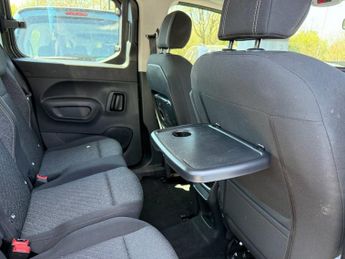 PEUGEOT e-Rifter 52kWh Allure Long MPV 5dr Electric Auto (7.4kW Charger) (136 ps)
