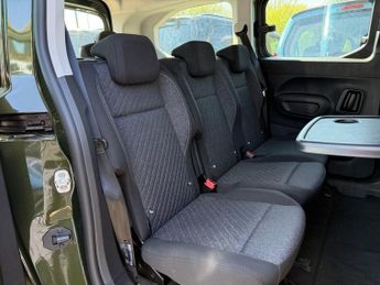 PEUGEOT e-Rifter 52kWh Allure Long MPV 5dr Electric Auto (7.4kW Charger) (136 ps)