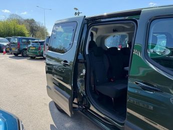 PEUGEOT e-Rifter 52kWh Allure Long MPV 5dr Electric Auto (7.4kW Charger) (136 ps)